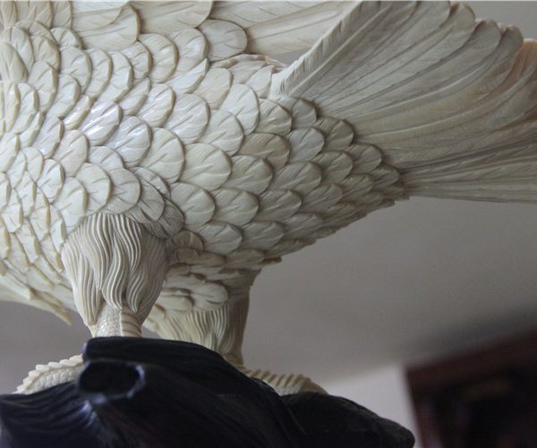 猛犸象牙老鹰摆件雕刻大鹏展翅老鹰