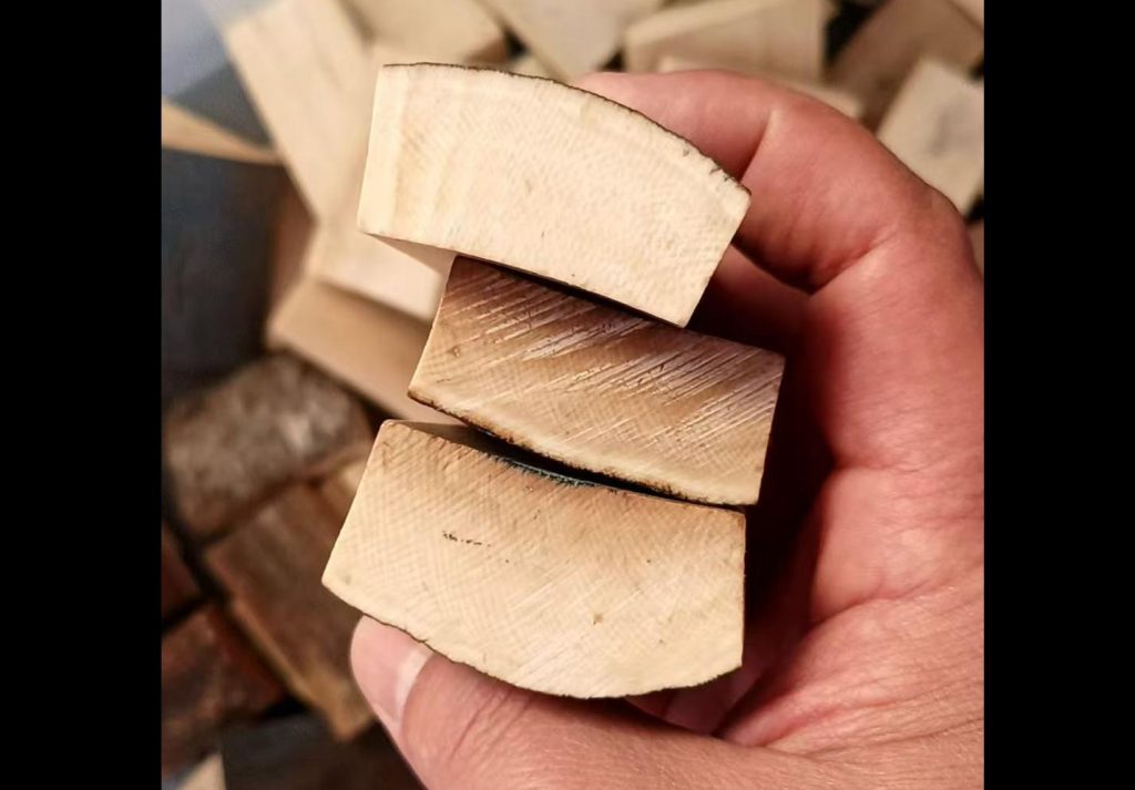 猛犸象牙牌子材料，可以清晰看到猛犸象牙的牙纹