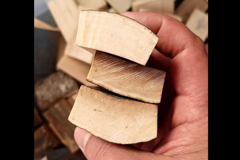 猛犸象牙牌子材料，可以清晰看到猛犸象牙的牙纹