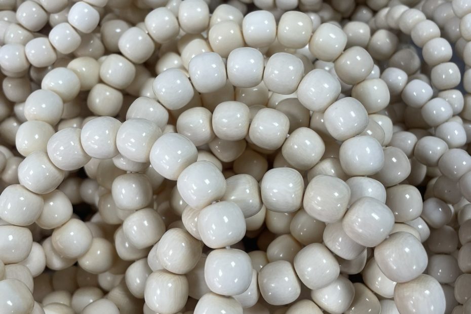 猛犸象牙手串：材质来源、价值特点与收藏佩戴解析